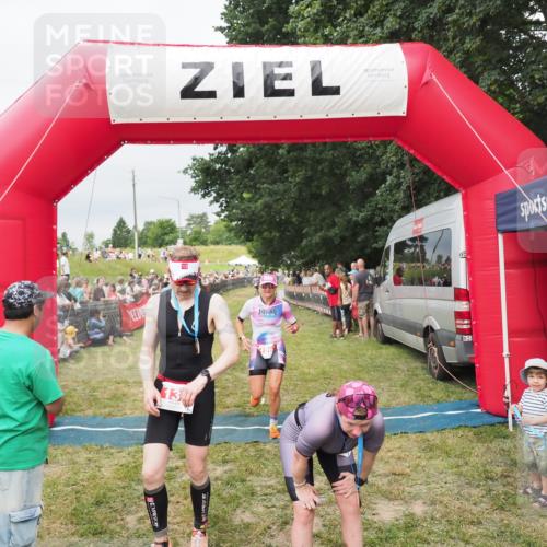 21.06.2025 - 27. Vierlanden-Triathlon MichiJ http://msf.ph/oto/8038611 15.06.2026 13:18:01 Ziel 132, 196, 816 meine-sportfotos.de