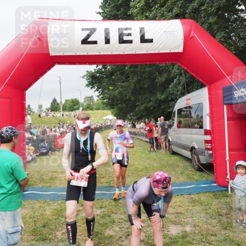 21.06.2025 - 27. Vierlanden-Triathlon MichiJ http://msf.ph/oto/8038616 15.06.2026 13:18:01 Ziel 132, 196, 816 meine-sportfotos.de