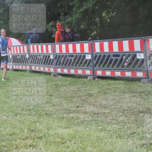 21.06.2025 - 27. Vierlanden-Triathlon KatJ http://msf.ph/oto/8038621 15.06.2025 14:21:33 Ziel 1291 meine-sportfotos.de
