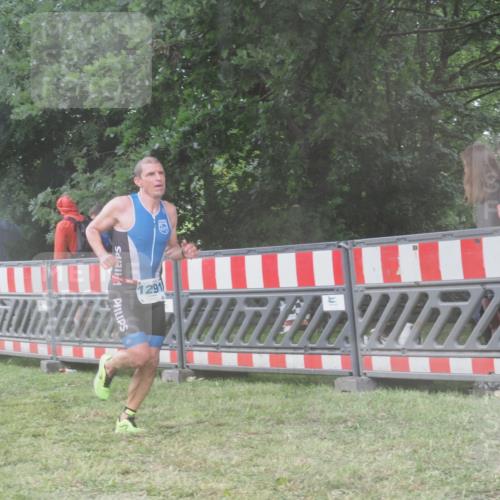 21.06.2025 - 27. Vierlanden-Triathlon KatJ http://msf.ph/oto/8038654 15.06.2025 14:21:34 Ziel 1291 meine-sportfotos.de