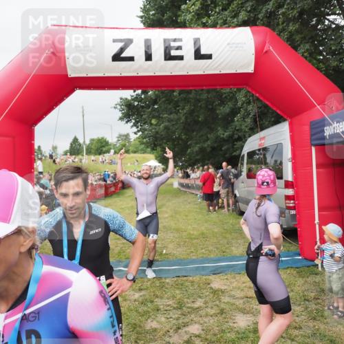 21.06.2025 - 27. Vierlanden-Triathlon MichiJ http://msf.ph/oto/8038667 15.06.2026 13:18:10 Ziel 691 meine-sportfotos.de
