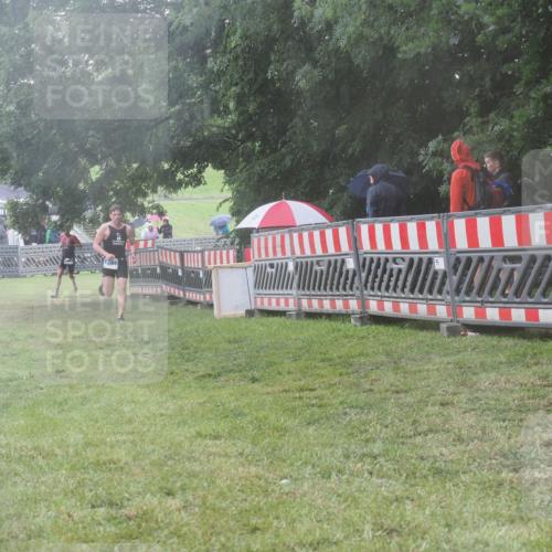 21.06.2025 - 27. Vierlanden-Triathlon KatJ http://msf.ph/oto/8038668 15.06.2025 14:21:46 Ziel 1251, 1266 meine-sportfotos.de