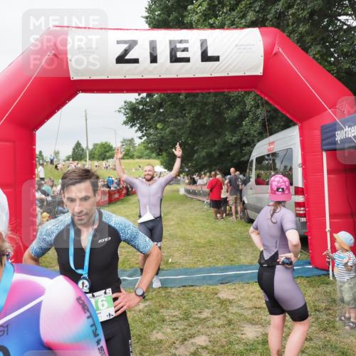 21.06.2025 - 27. Vierlanden-Triathlon MichiJ http://msf.ph/oto/8038672 15.06.2026 13:18:10 Ziel 691 meine-sportfotos.de