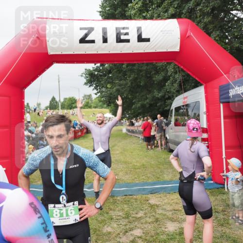 21.06.2025 - 27. Vierlanden-Triathlon MichiJ http://msf.ph/oto/8038675 15.06.2026 13:18:10 Ziel 691 meine-sportfotos.de