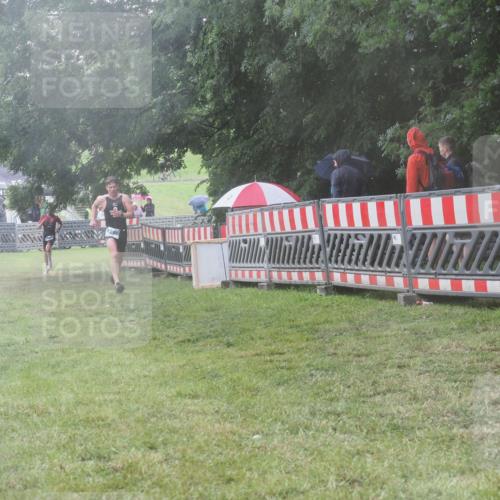 21.06.2025 - 27. Vierlanden-Triathlon KatJ http://msf.ph/oto/8038676 15.06.2025 14:21:46 Ziel 1251, 1266 meine-sportfotos.de