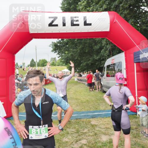 21.06.2025 - 27. Vierlanden-Triathlon MichiJ http://msf.ph/oto/8038679 15.06.2026 13:18:10 Ziel 691 meine-sportfotos.de