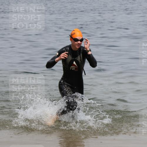 21.06.2025 - 27. Vierlanden-Triathlon Lena Gebhardt http://msf.ph/oto/8038680 15.06.2025 12:28:23 Schwimmen 1063 meine-sportfotos.de