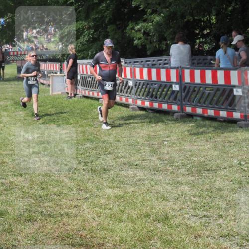 21.06.2025 - 27. Vierlanden-Triathlon KatJ http://msf.ph/oto/8038686 15.06.2025 11:33:26 Schwimmen  meine-sportfotos.de