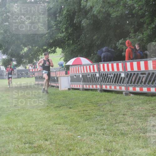 21.06.2025 - 27. Vierlanden-Triathlon KatJ http://msf.ph/oto/8038690 15.06.2025 14:21:47 Ziel 1251, 1266 meine-sportfotos.de