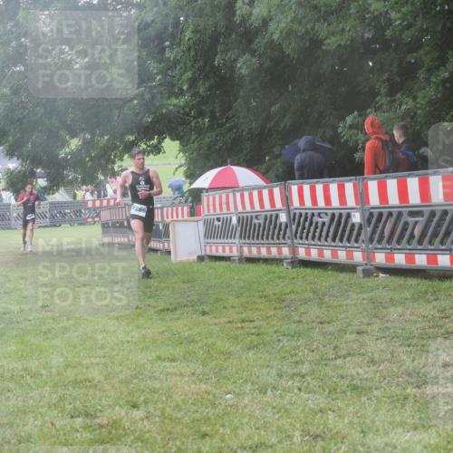 21.06.2025 - 27. Vierlanden-Triathlon KatJ http://msf.ph/oto/8038694 15.06.2025 14:21:47 Ziel 1251, 1266 meine-sportfotos.de