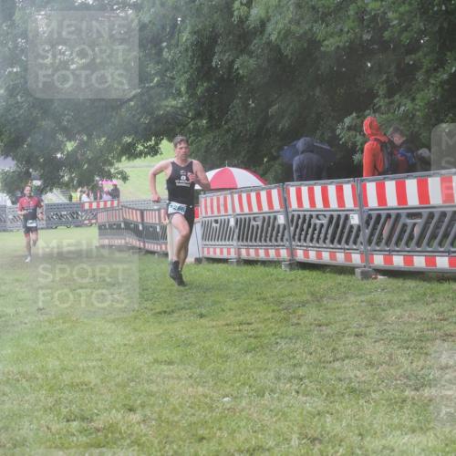 21.06.2025 - 27. Vierlanden-Triathlon KatJ http://msf.ph/oto/8038701 15.06.2025 14:21:48 Ziel 1251, 1266 meine-sportfotos.de