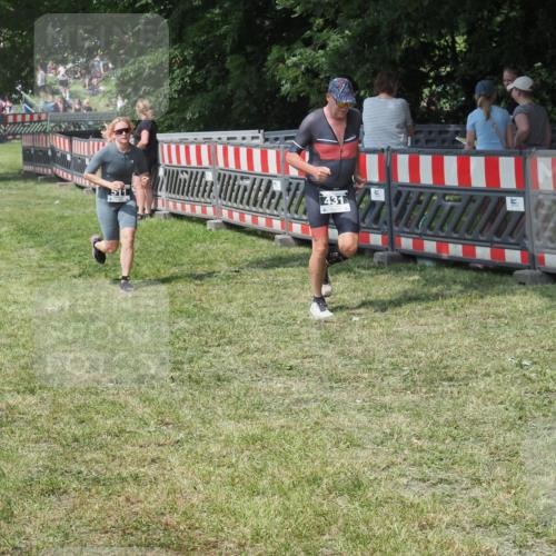 21.06.2025 - 27. Vierlanden-Triathlon KatJ http://msf.ph/oto/8038702 15.06.2025 11:33:27 Schwimmen  meine-sportfotos.de