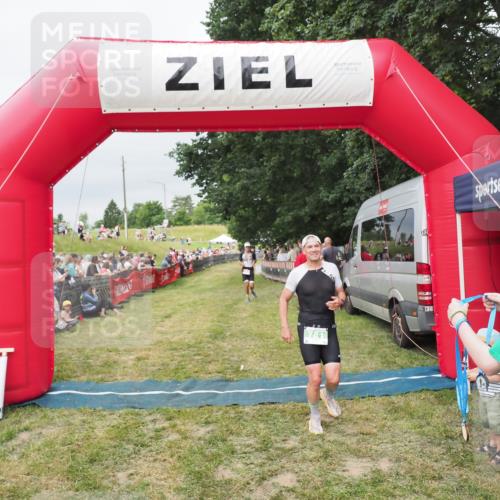 21.06.2025 - 27. Vierlanden-Triathlon MichiJ http://msf.ph/oto/8038703 15.06.2026 13:18:32 Ziel 172, 781 meine-sportfotos.de