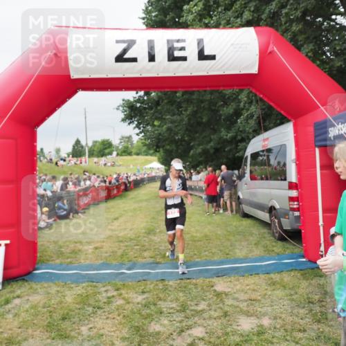 21.06.2025 - 27. Vierlanden-Triathlon MichiJ http://msf.ph/oto/8038745 15.06.2026 13:18:35 Ziel 172, 781 meine-sportfotos.de