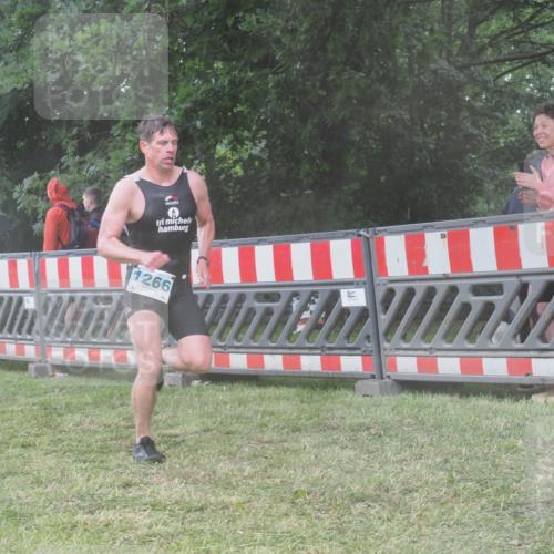 21.06.2025 - 27. Vierlanden-Triathlon KatJ http://msf.ph/oto/8038751 15.06.2025 14:21:49 Ziel 1251, 1266 meine-sportfotos.de