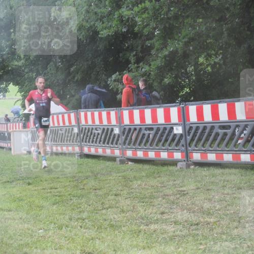 21.06.2025 - 27. Vierlanden-Triathlon KatJ http://msf.ph/oto/8038764 15.06.2025 14:21:51 Ziel 1251, 1266 meine-sportfotos.de