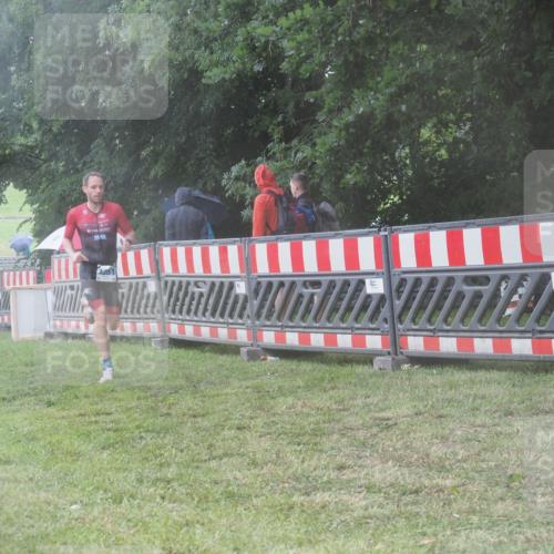 21.06.2025 - 27. Vierlanden-Triathlon KatJ http://msf.ph/oto/8038769 15.06.2025 14:21:51 Ziel 1251, 1266 meine-sportfotos.de