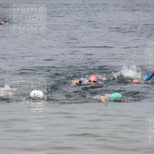 21.06.2025 - 27. Vierlanden-Triathlon Lena Gebhardt http://msf.ph/oto/8038793 15.06.2025 12:29:01 Schwimmen  meine-sportfotos.de