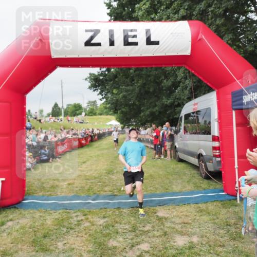 21.06.2025 - 27. Vierlanden-Triathlon MichiJ http://msf.ph/oto/8038802 15.06.2026 13:18:46 Ziel 241, 855 meine-sportfotos.de