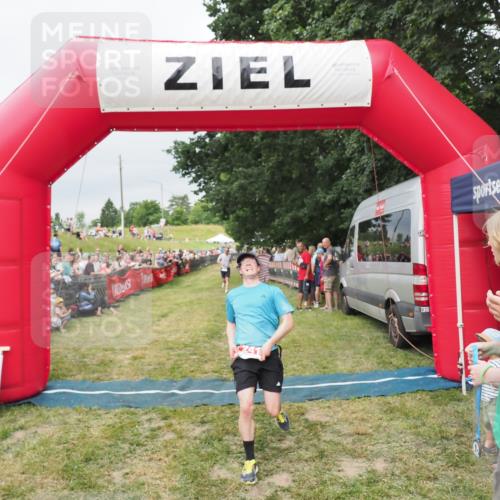 21.06.2025 - 27. Vierlanden-Triathlon MichiJ http://msf.ph/oto/8038810 15.06.2026 13:18:46 Ziel 241, 855 meine-sportfotos.de