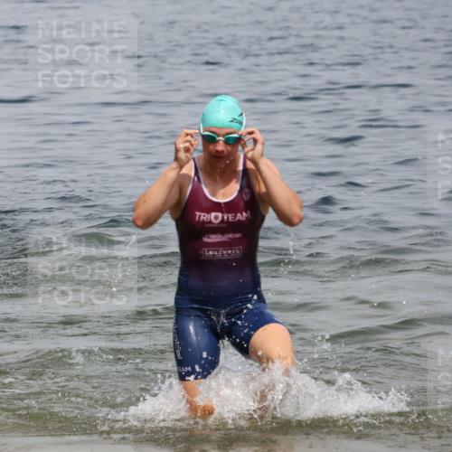21.06.2025 - 27. Vierlanden-Triathlon Lena Gebhardt http://msf.ph/oto/8038813 15.06.2025 12:29:11 Schwimmen 1065, 1066, 1067, 1068 meine-sportfotos.de
