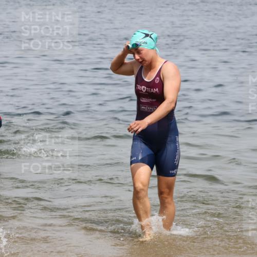 21.06.2025 - 27. Vierlanden-Triathlon Lena Gebhardt http://msf.ph/oto/8038814 15.06.2025 12:29:14 Schwimmen 1065, 1066, 1067, 1068 meine-sportfotos.de
