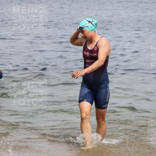 21.06.2025 - 27. Vierlanden-Triathlon Lena Gebhardt http://msf.ph/oto/8038818 15.06.2025 12:29:14 Schwimmen 1065, 1066, 1067, 1068 meine-sportfotos.de