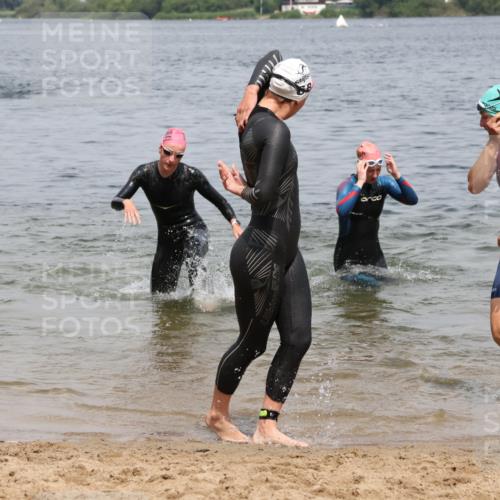 21.06.2025 - 27. Vierlanden-Triathlon Lena Gebhardt http://msf.ph/oto/8038826 15.06.2025 12:29:15 Schwimmen 1065, 1066, 1067, 1068 meine-sportfotos.de