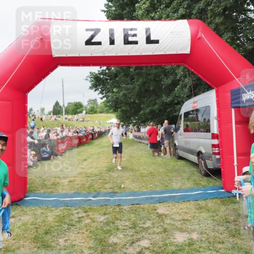 21.06.2025 - 27. Vierlanden-Triathlon MichiJ http://msf.ph/oto/8038834 15.06.2026 13:18:49 Ziel 241, 855 meine-sportfotos.de