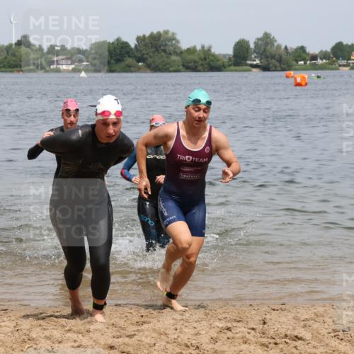 21.06.2025 - 27. Vierlanden-Triathlon Lena Gebhardt http://msf.ph/oto/8038842 15.06.2025 12:29:17 Schwimmen 1065, 1066, 1067, 1068 meine-sportfotos.de
