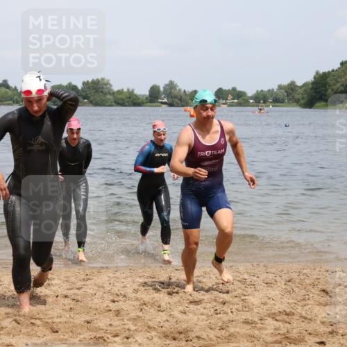 21.06.2025 - 27. Vierlanden-Triathlon Lena Gebhardt http://msf.ph/oto/8038853 15.06.2025 12:29:18 Schwimmen 1065, 1066, 1067, 1068 meine-sportfotos.de