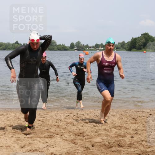 21.06.2025 - 27. Vierlanden-Triathlon Lena Gebhardt http://msf.ph/oto/8038857 15.06.2025 12:29:18 Schwimmen 1065, 1066, 1067, 1068 meine-sportfotos.de