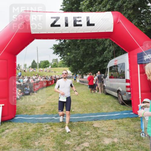 21.06.2025 - 27. Vierlanden-Triathlon MichiJ http://msf.ph/oto/8038866 15.06.2026 13:18:50 Ziel 241, 855 meine-sportfotos.de