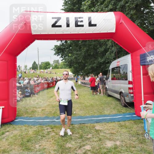 21.06.2025 - 27. Vierlanden-Triathlon MichiJ http://msf.ph/oto/8038872 15.06.2026 13:18:51 Ziel 241, 855 meine-sportfotos.de