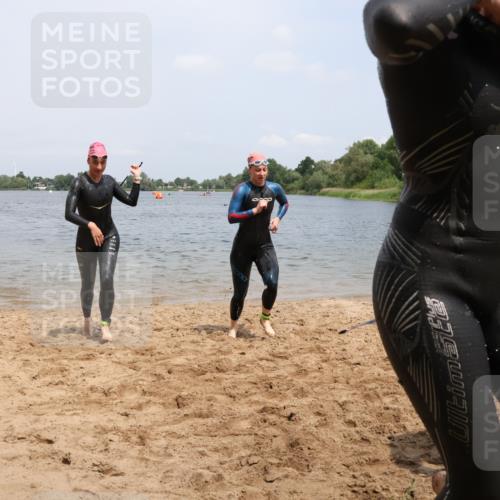 21.06.2025 - 27. Vierlanden-Triathlon Lena Gebhardt http://msf.ph/oto/8038888 15.06.2025 12:29:20 Schwimmen 1065, 1066, 1067, 1068 meine-sportfotos.de