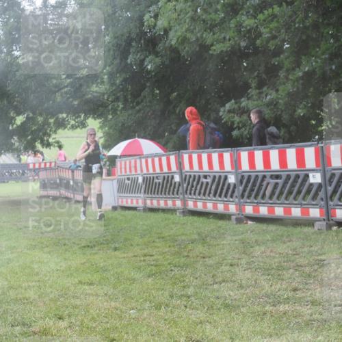 21.06.2025 - 27. Vierlanden-Triathlon KatJ http://msf.ph/oto/8038902 15.06.2025 14:22:06 Ziel 1201, 1226 meine-sportfotos.de
