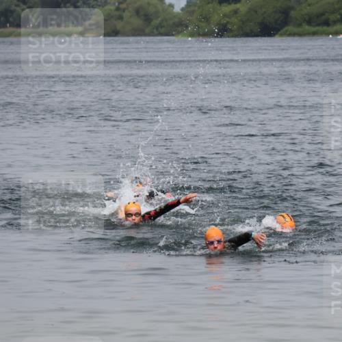 21.06.2025 - 27. Vierlanden-Triathlon Lena Gebhardt http://msf.ph/oto/8038911 15.06.2025 12:29:38 Schwimmen  meine-sportfotos.de