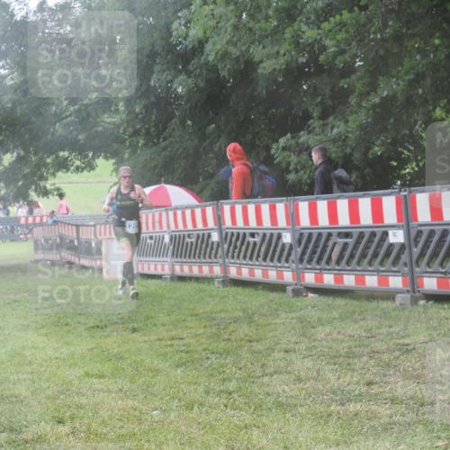 21.06.2025 - 27. Vierlanden-Triathlon KatJ http://msf.ph/oto/8038913 15.06.2025 14:22:07 Ziel 1201, 1226 meine-sportfotos.de