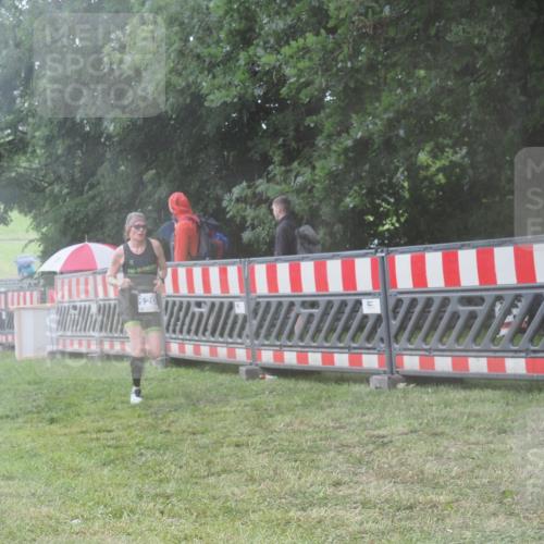 21.06.2025 - 27. Vierlanden-Triathlon KatJ http://msf.ph/oto/8038938 15.06.2025 14:22:08 Ziel 1201, 1226 meine-sportfotos.de
