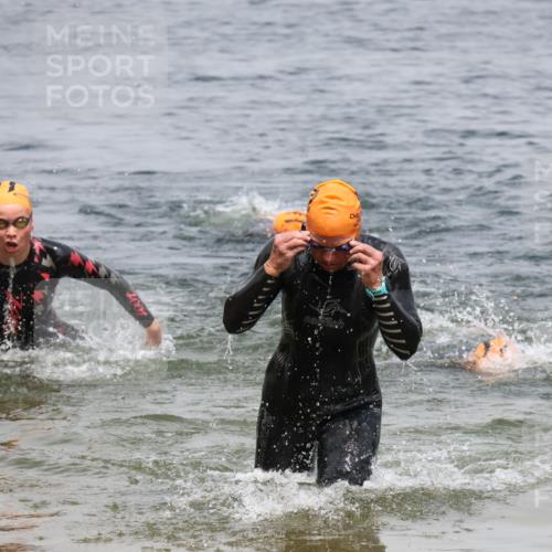 21.06.2025 - 27. Vierlanden-Triathlon Lena Gebhardt http://msf.ph/oto/8038944 15.06.2025 12:29:48 Schwimmen 1073, 1074, 1075 meine-sportfotos.de