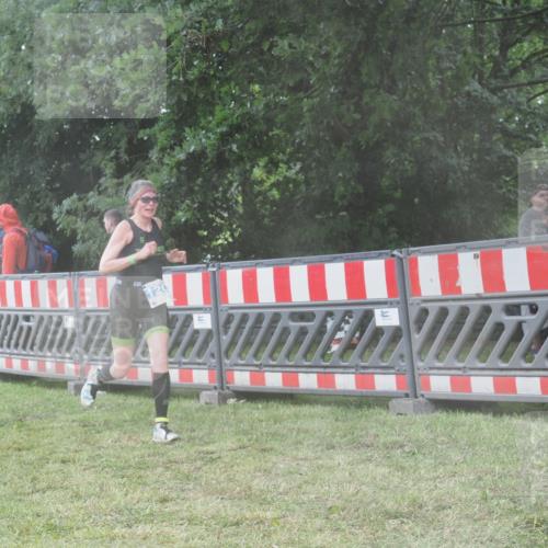 21.06.2025 - 27. Vierlanden-Triathlon KatJ http://msf.ph/oto/8038963 15.06.2025 14:22:09 Ziel 1201, 1226 meine-sportfotos.de