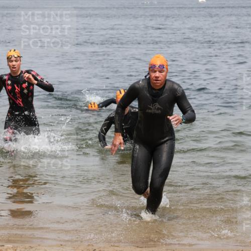 21.06.2025 - 27. Vierlanden-Triathlon Lena Gebhardt http://msf.ph/oto/8038967 15.06.2025 12:29:51 Schwimmen 1073, 1074, 1075 meine-sportfotos.de