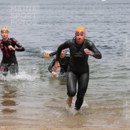 21.06.2025 - 27. Vierlanden-Triathlon Lena Gebhardt http://msf.ph/oto/8038970 15.06.2025 12:29:51 Schwimmen 1073, 1074, 1075 meine-sportfotos.de