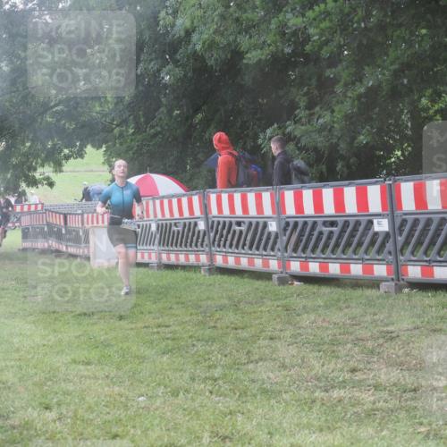 21.06.2025 - 27. Vierlanden-Triathlon KatJ http://msf.ph/oto/8038975 15.06.2025 14:22:14 Ziel 1226, 1259 meine-sportfotos.de