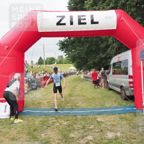 21.06.2025 - 27. Vierlanden-Triathlon MichiJ http://msf.ph/oto/8038977 15.06.2026 13:19:23 Ziel 683 meine-sportfotos.de