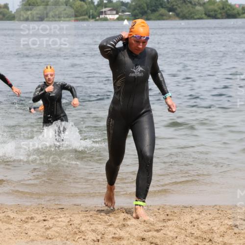 21.06.2025 - 27. Vierlanden-Triathlon Lena Gebhardt http://msf.ph/oto/8038981 15.06.2025 12:29:53 Schwimmen 1073, 1074, 1075, 1076 meine-sportfotos.de