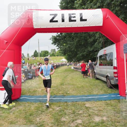 21.06.2025 - 27. Vierlanden-Triathlon MichiJ http://msf.ph/oto/8038991 15.06.2026 13:19:24 Ziel 683 meine-sportfotos.de