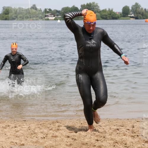 21.06.2025 - 27. Vierlanden-Triathlon Lena Gebhardt http://msf.ph/oto/8038992 15.06.2025 12:29:53 Schwimmen 1073, 1074, 1075, 1076 meine-sportfotos.de