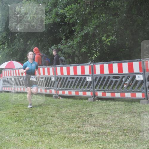 21.06.2025 - 27. Vierlanden-Triathlon KatJ http://msf.ph/oto/8038993 15.06.2025 14:22:14 Ziel 1226, 1259 meine-sportfotos.de