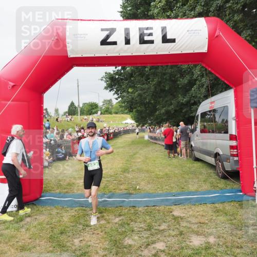 21.06.2025 - 27. Vierlanden-Triathlon MichiJ http://msf.ph/oto/8038995 15.06.2026 13:19:24 Ziel 683 meine-sportfotos.de